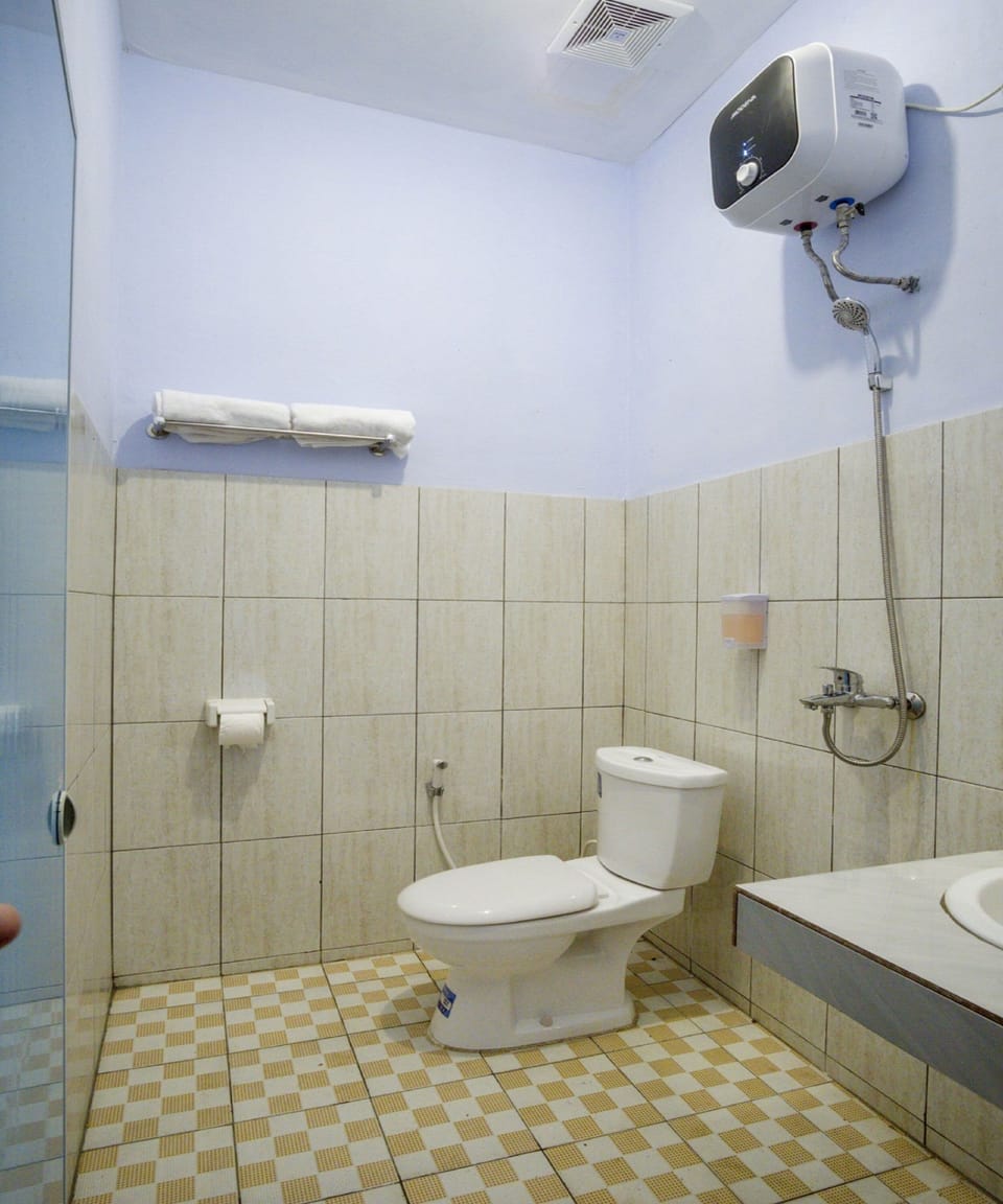 Deluxe Double Room | Bathroom | Shower