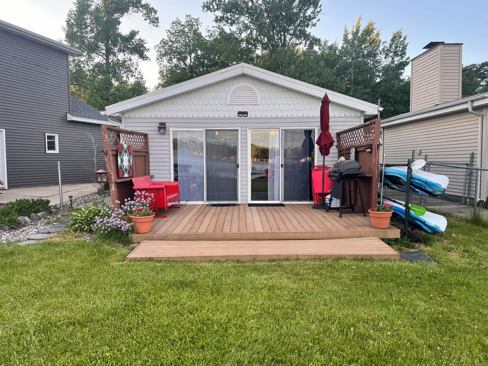 2 kayaks & adult life jackets provided.  Also a grill, bistro table, & umbrella.