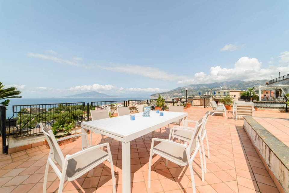 Apartment, Smoking | 3 bedrooms