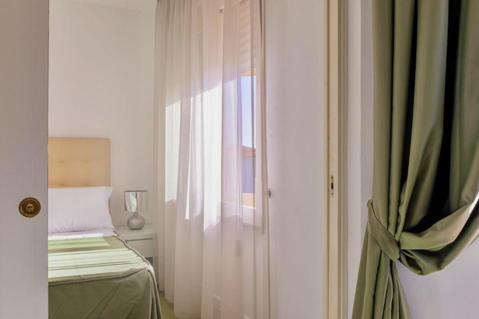 Studio | Living area | 24-inch flat-screen TV with cable channels