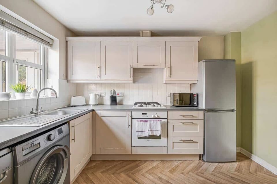 With all the essential facilities, the kitchen offers everything you need, including a washing machine for added convenience