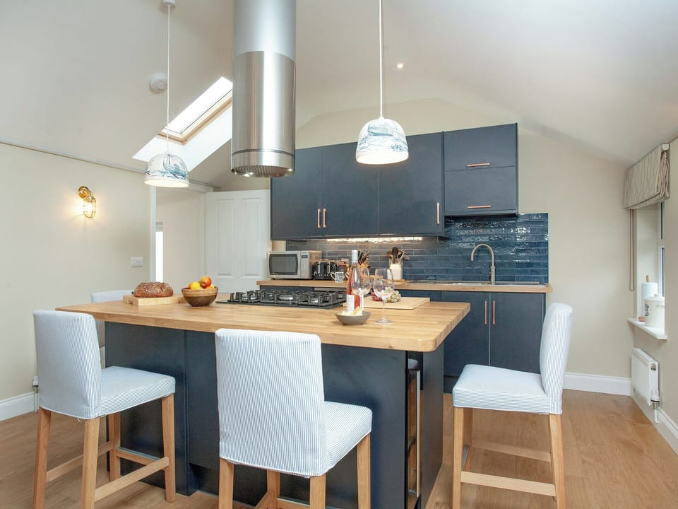 Kitchen area | Meadowside, St Mawes