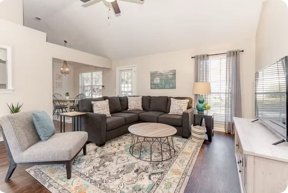 Spacious living room