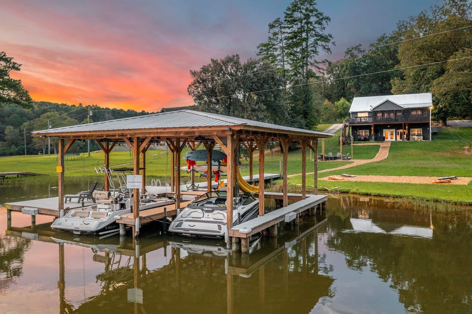 Bring your own boat or rent one from the nearby marina and tie up at our private dock. There is a convenient public boat launch just across the street at the Yellow Creek Fish Camp. 