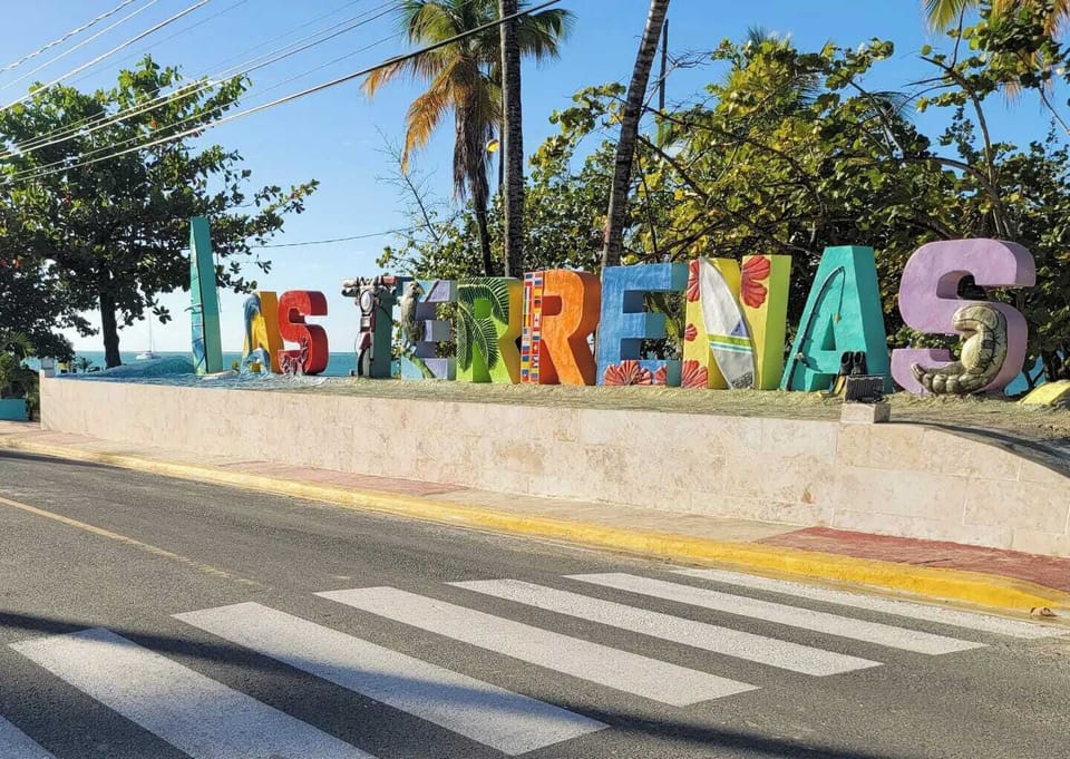 4 km Punta popi Beach, 
Restaurants and bars along the beach