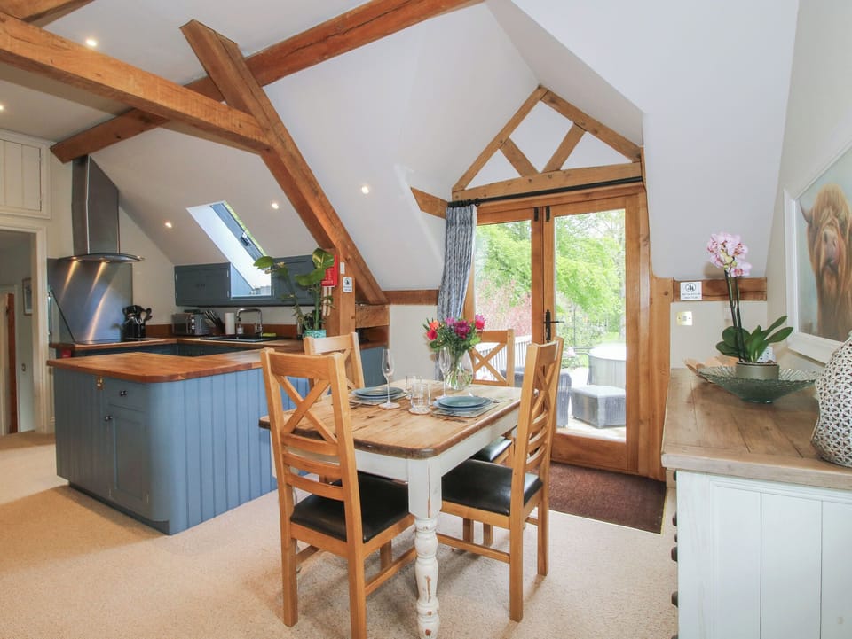 Cottage | Dining