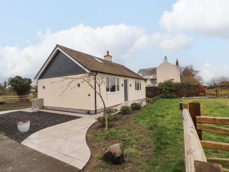 Cottage | Property grounds