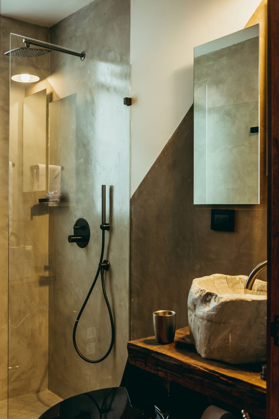 Standard Quadruple Room | Bathroom | Shower, towels