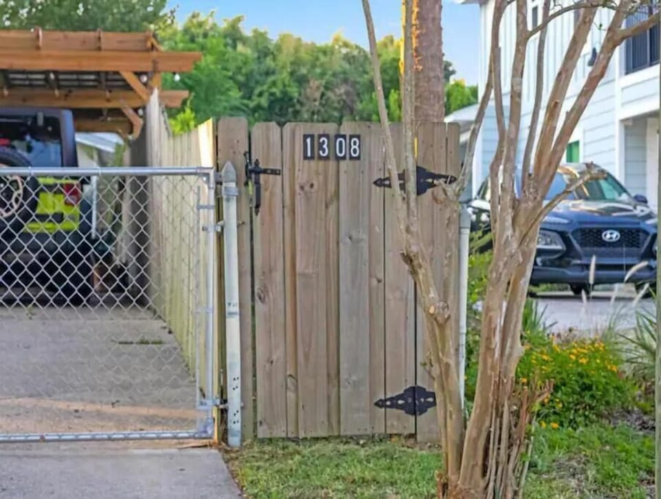 This is the private entrance you use to get to the cottage from the street.