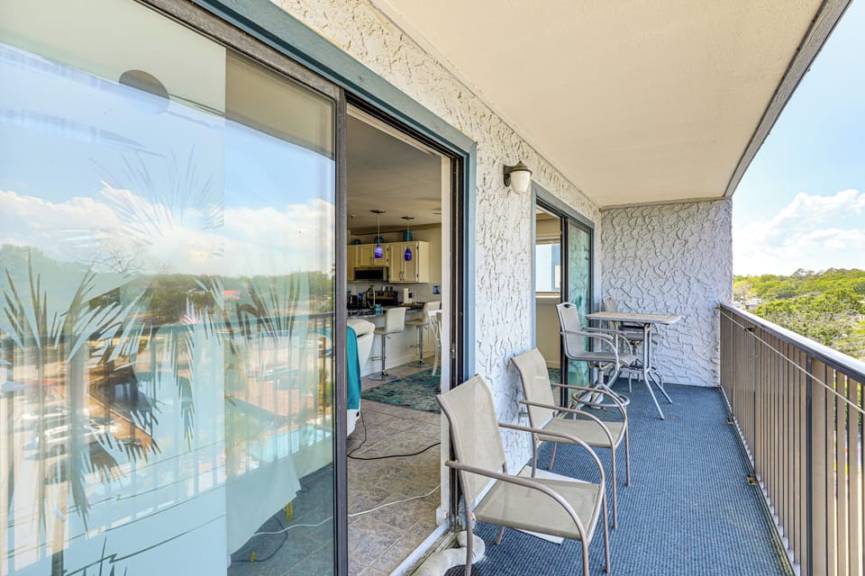 Balcony | Outdoor Seating & Dining