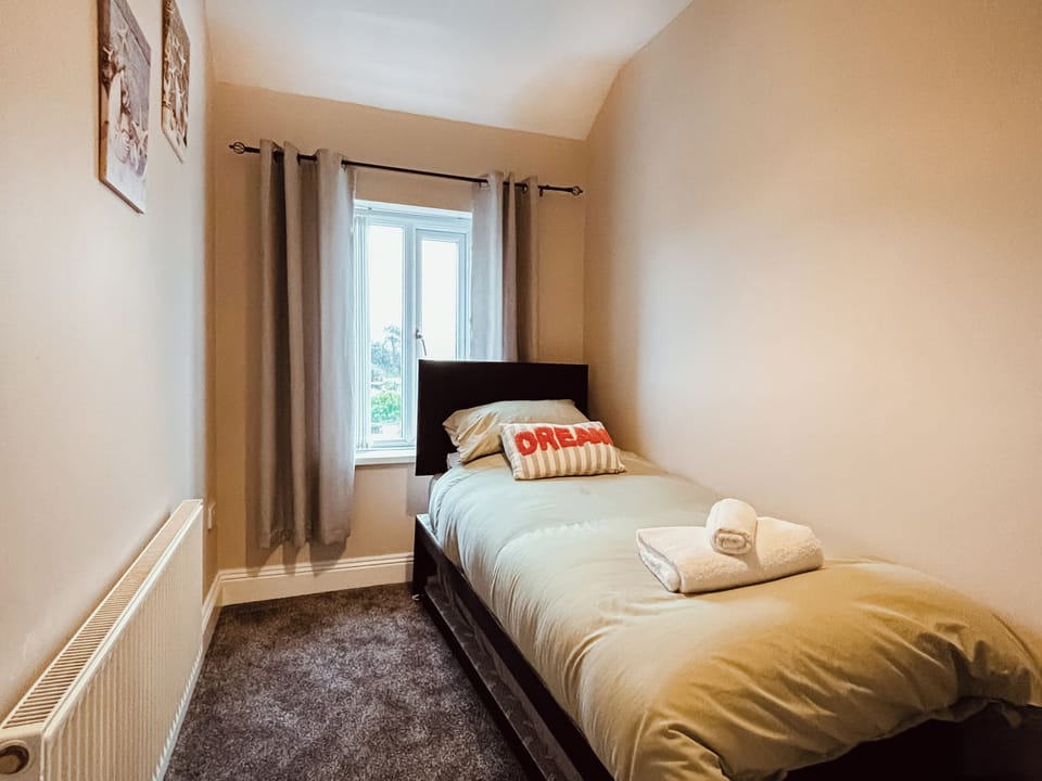 Single/Twin Bedroom (pull out single bed) | Rothsay Beach House, Newbiggin-by-the-Sea