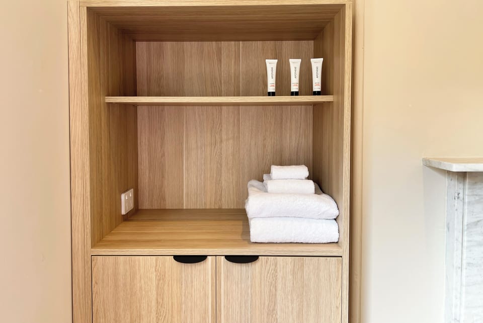 Double Room with Shared Bathroom | Wardrobe