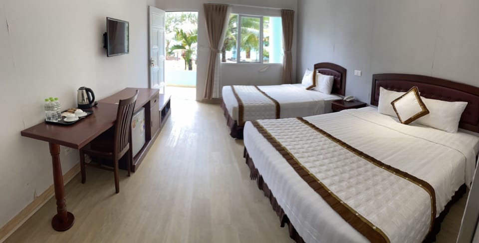 Minibar, desk, free WiFi, bed sheets