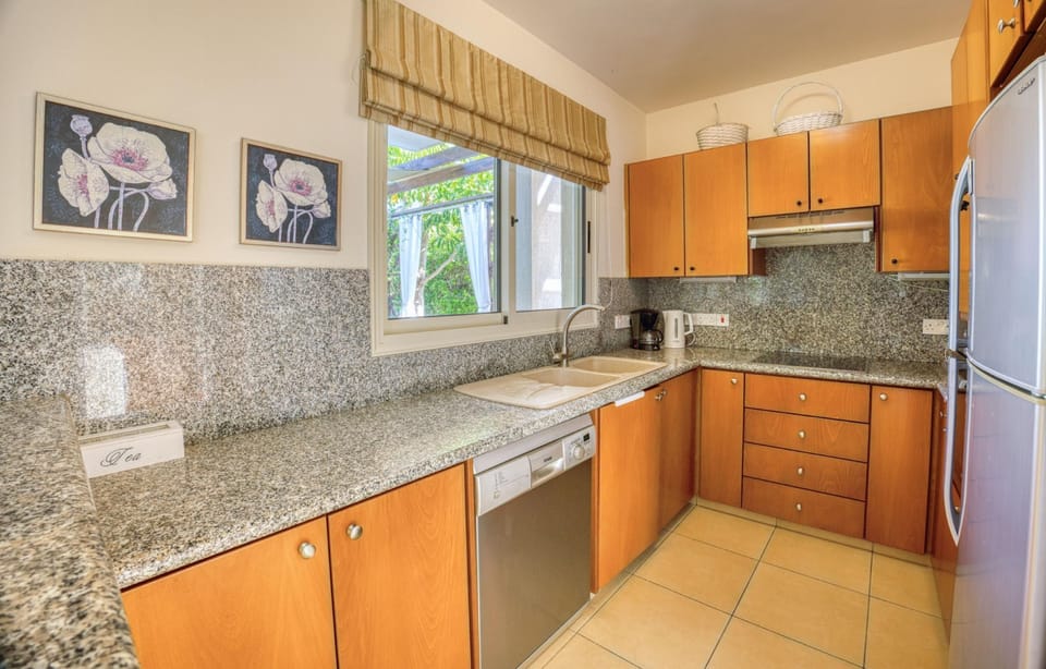 House, Smoking | 3 bedrooms, desk