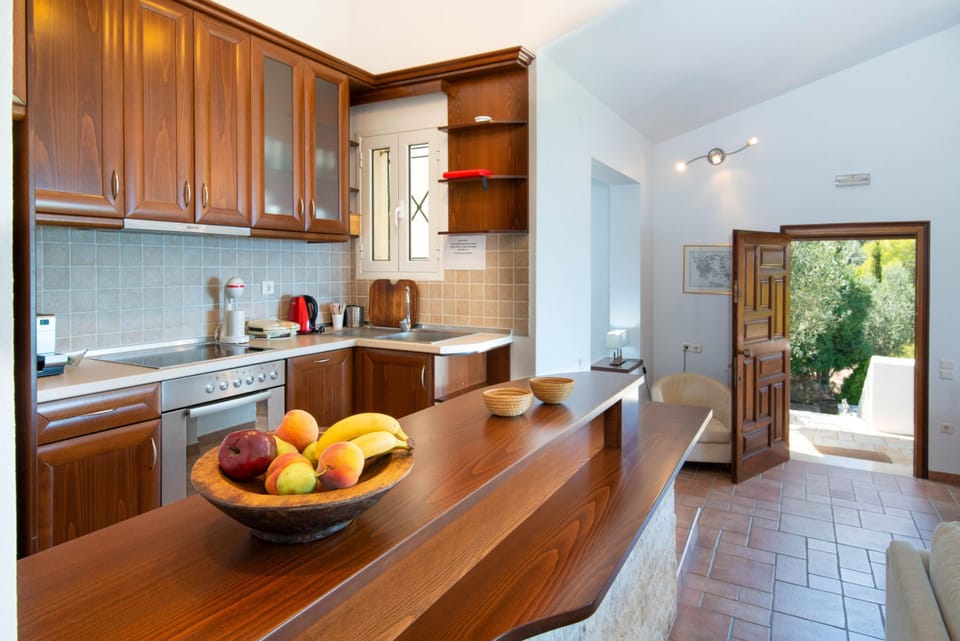 House | 5 bedrooms, desk