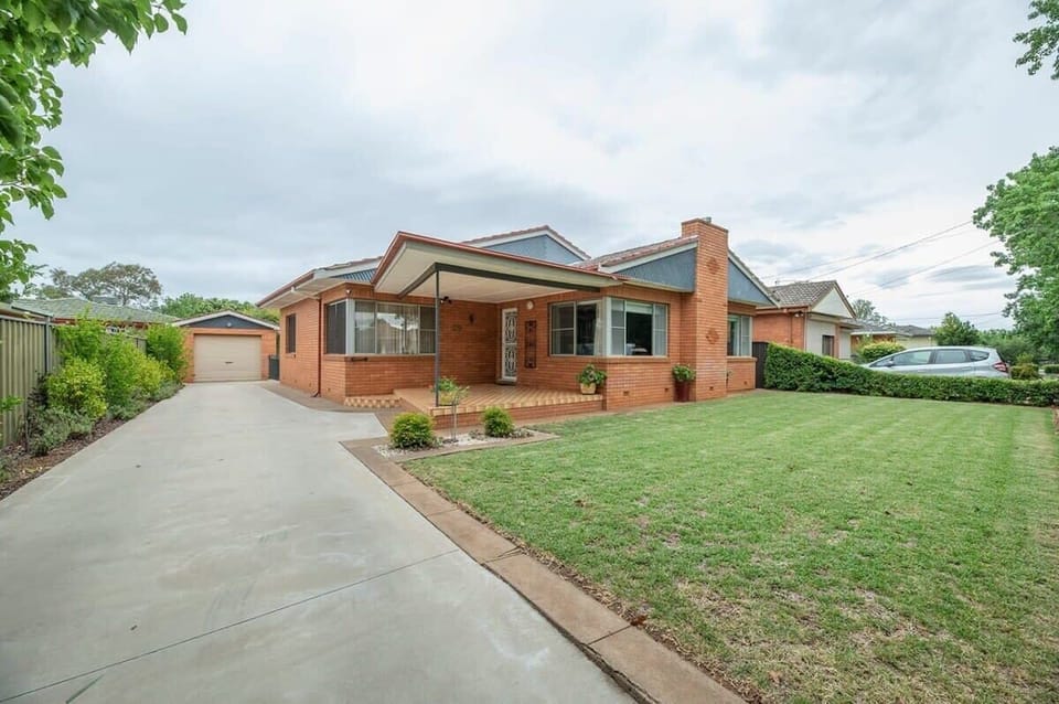 Driveway Parking + Exterior