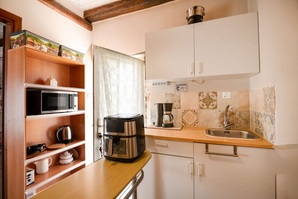 House | 2 bedrooms, desk