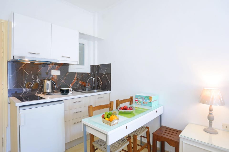 House | 1 bedroom, desk