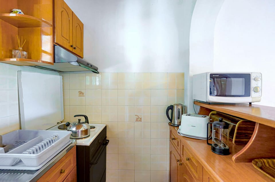 House | 2 bedrooms, desk