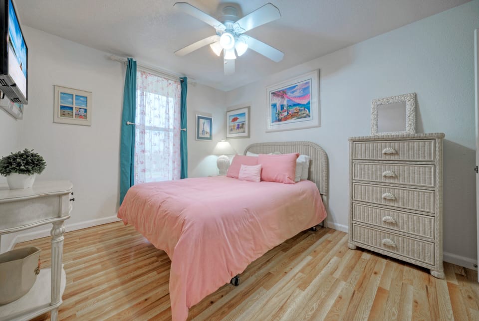 Bedroom 3 features a queen bed, TV, and an ensuite bathroom.