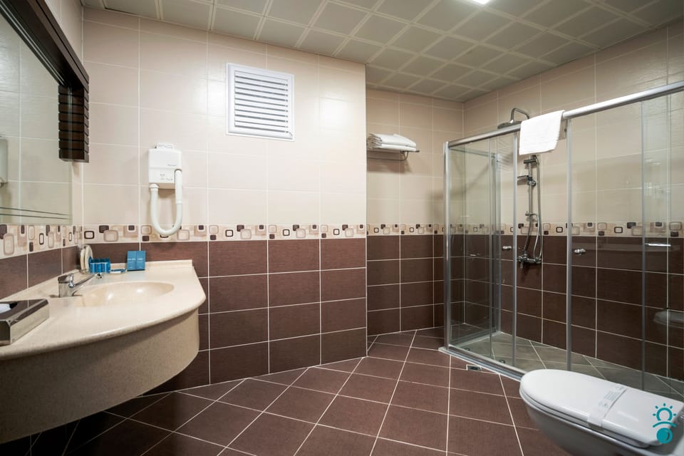 Junior Suite, 1 Double Bed | Bathroom | Shower, rainfall showerhead, free toiletries, hair dryer
