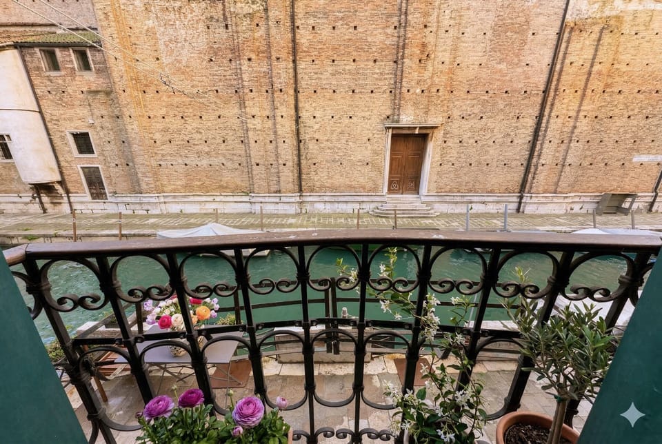 Traditional Apartment | Balcony