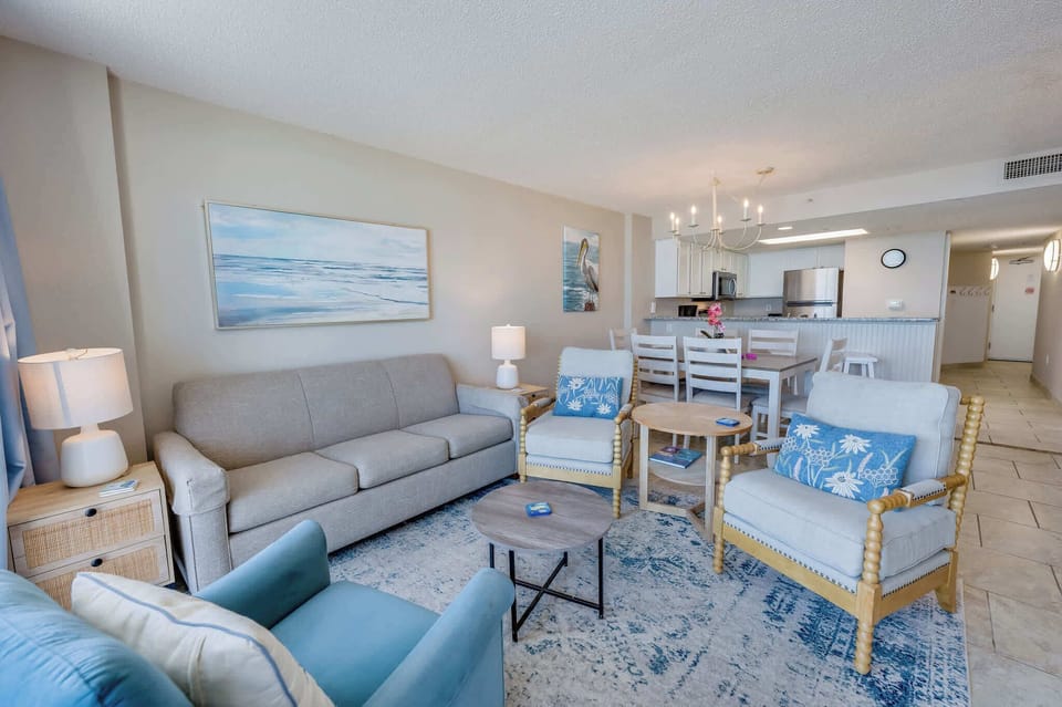 Amazing Living Room, Beautifully Decorated, Stunning Views🌊☀️
