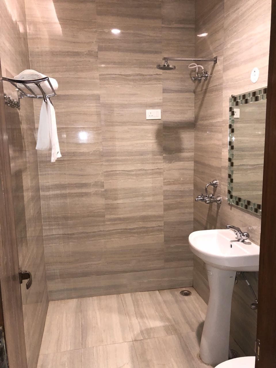 Standard Room | Bathroom