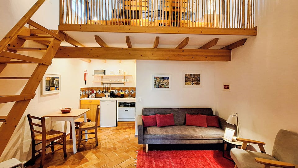 Triple Room | Individually decorated, individually furnished, iron/ironing board