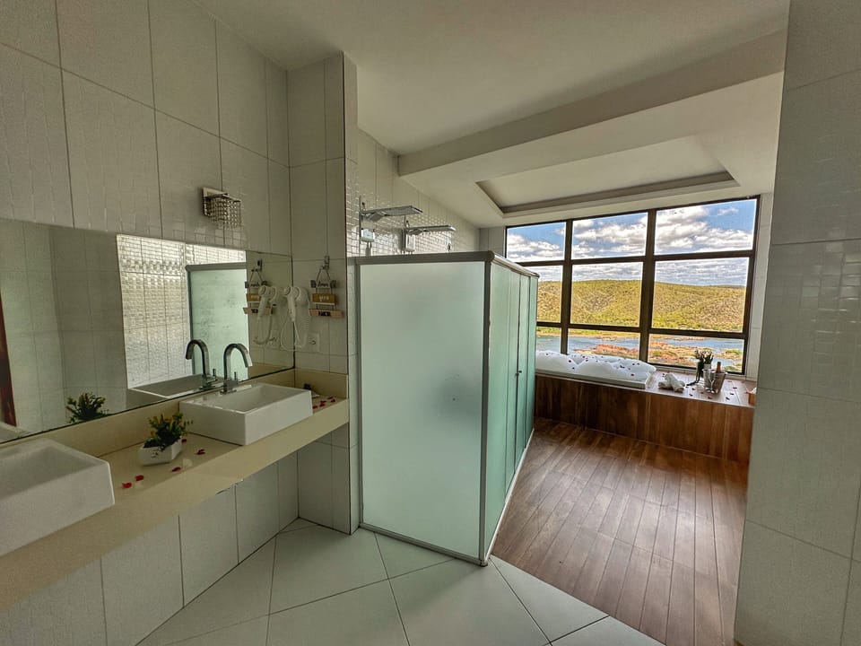 Luxury Double Room | Bathroom | Hair dryer, towels, soap, shampoo