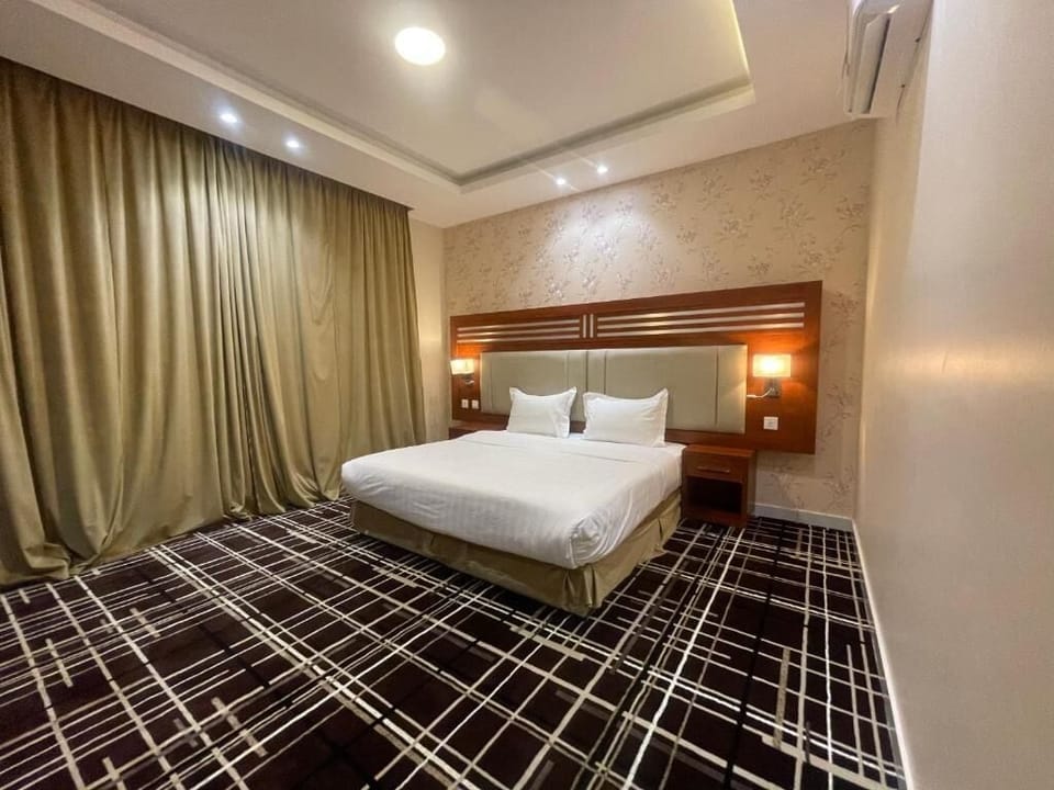 Deluxe Double or Twin Room | Blackout drapes, soundproofing, iron/ironing board, free WiFi
