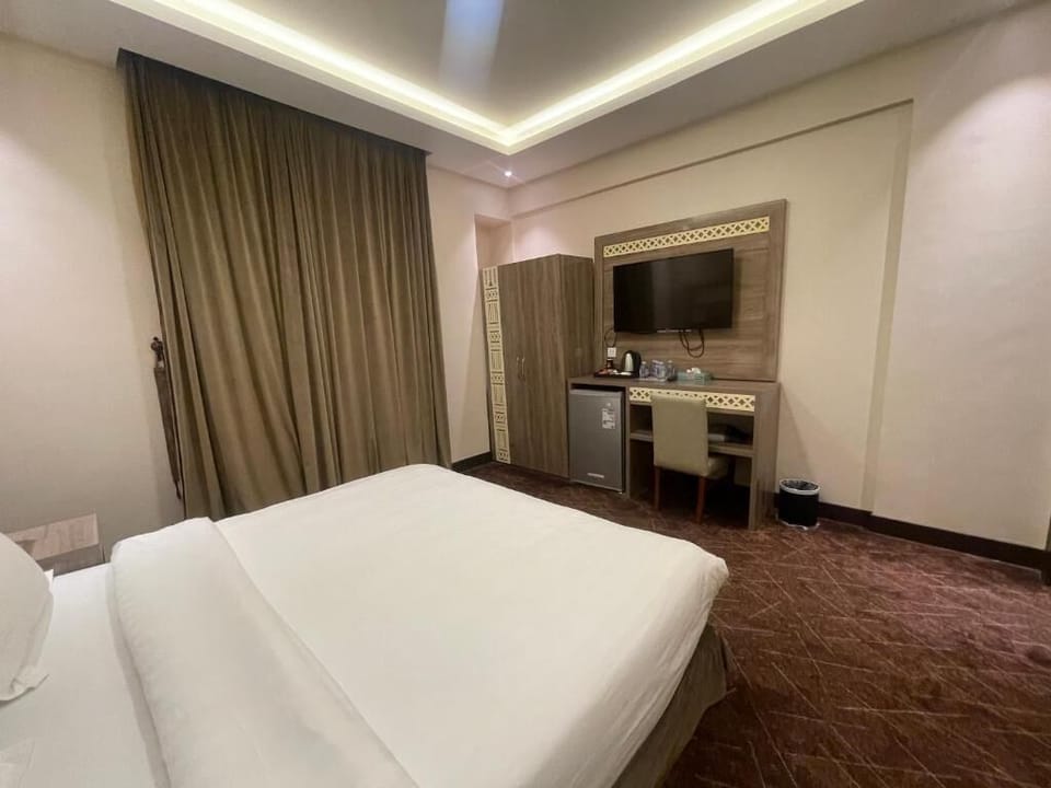 Deluxe Double or Twin Room | Blackout drapes, soundproofing, iron/ironing board, free WiFi