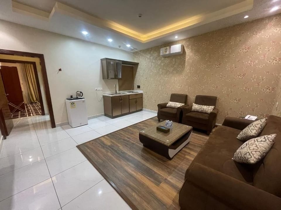 Deluxe Suite, 1 Bedroom | Living area | TV