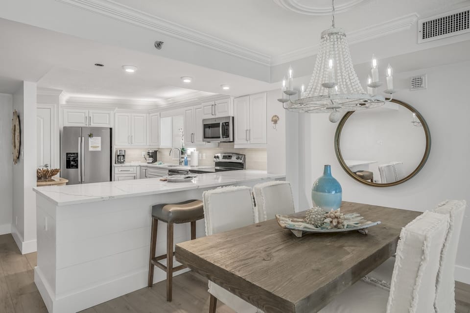 Dining & Kitchen Areas