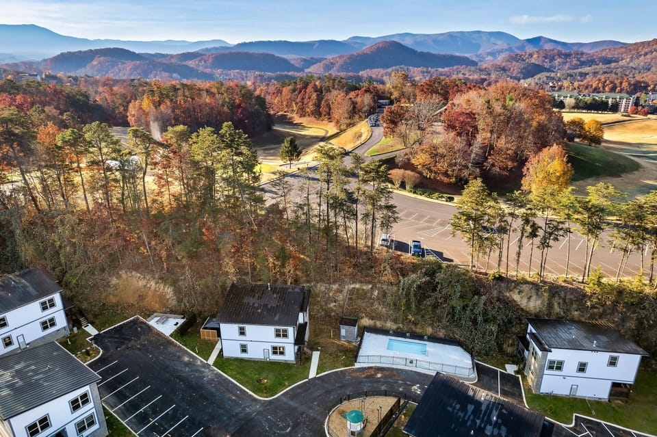A view of the cabin's beautiful and colorful backdrop