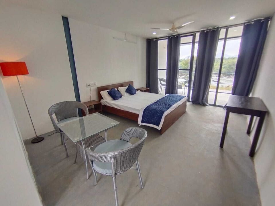 Deluxe Room | Memory foam beds, WiFi (free), bed sheets