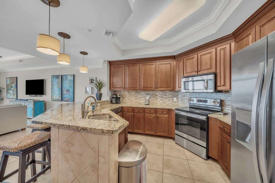 Fully equipped kitchen with granite counter tops