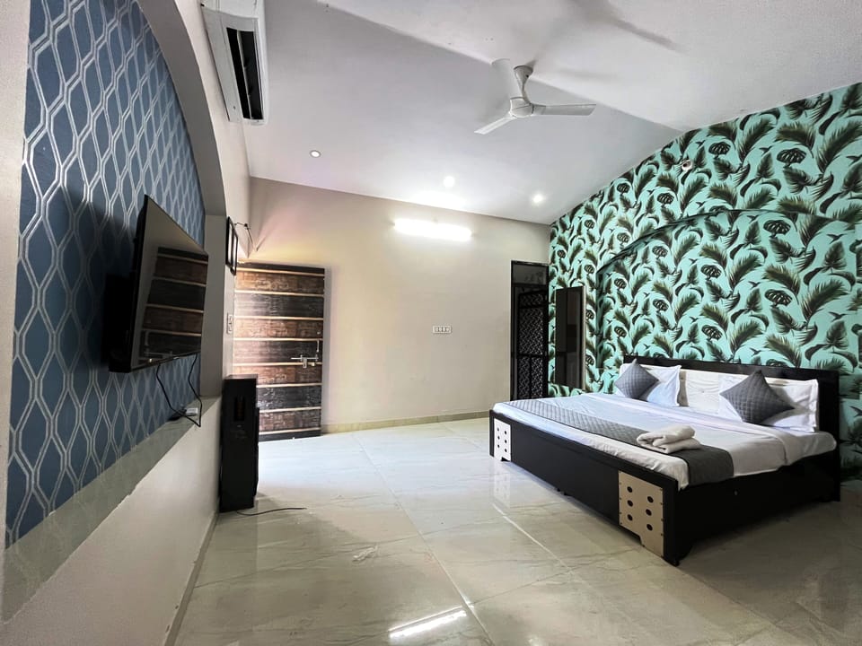 Luxury Villa | 2 bedrooms, laptop workspace, WiFi (free), individually furnished
