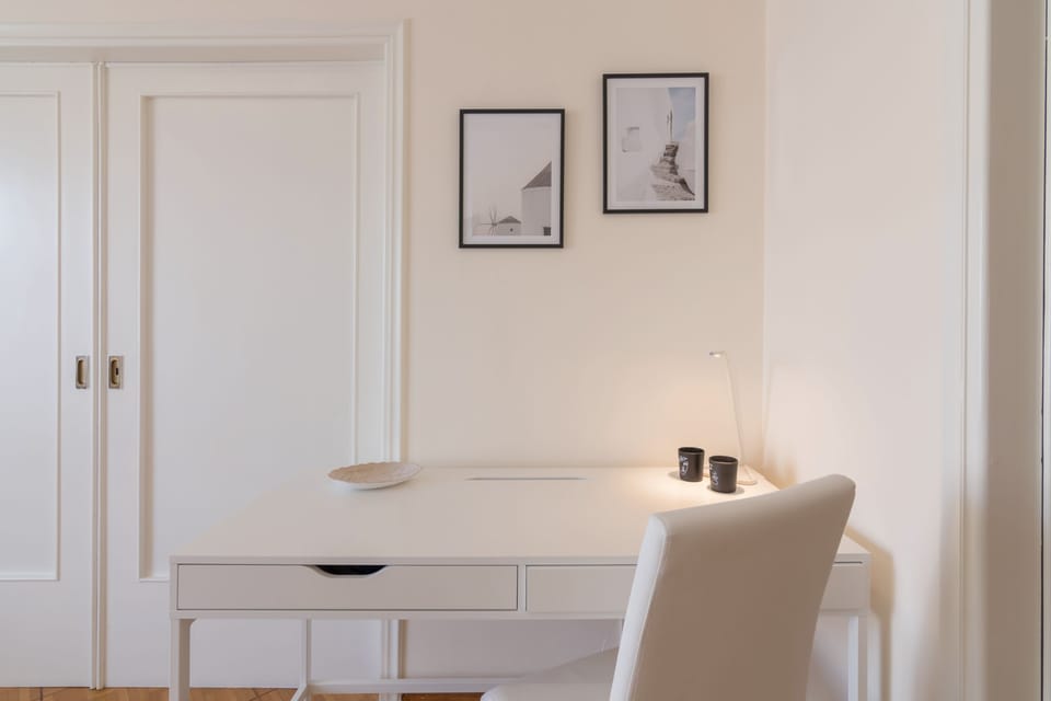 Luxury Apartment | 2 bedrooms, in-room safe, blackout drapes, iron/ironing board