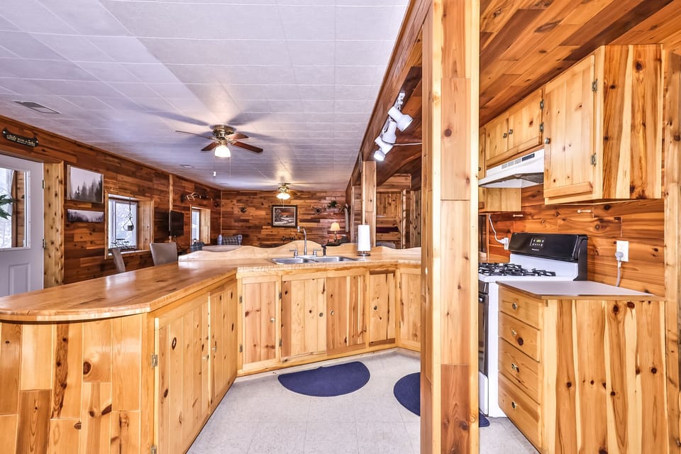 Spacious kitchen with plenty of counter space for easy meal prepping