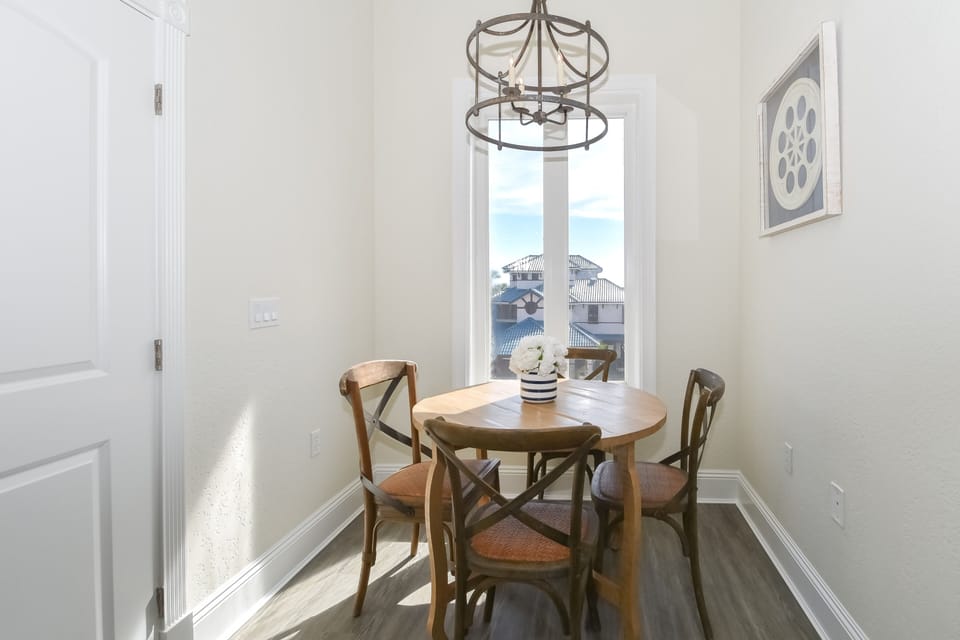 Second Floor Breakfast Nook - Second Floor Breakfast Nook