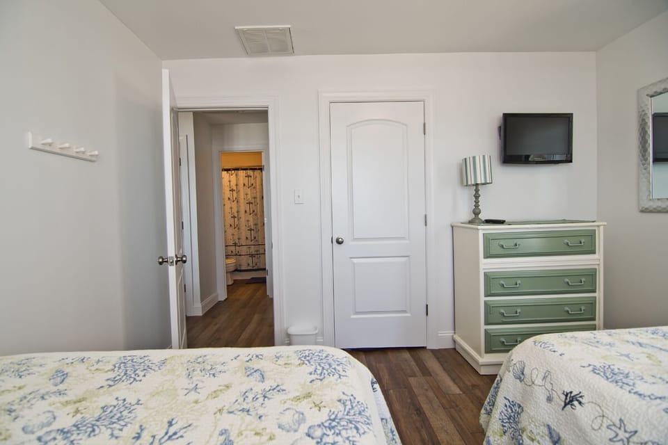 Double/Queen Room