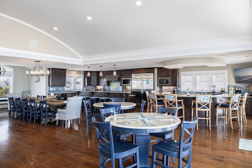 Level Three Dining