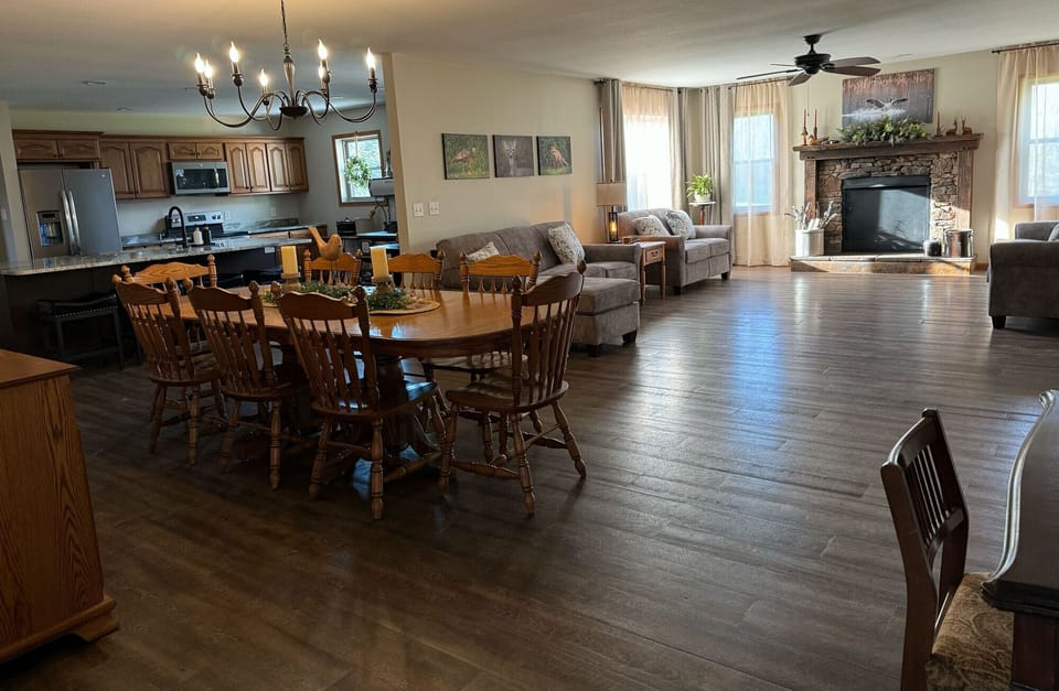 Wide pic of living area