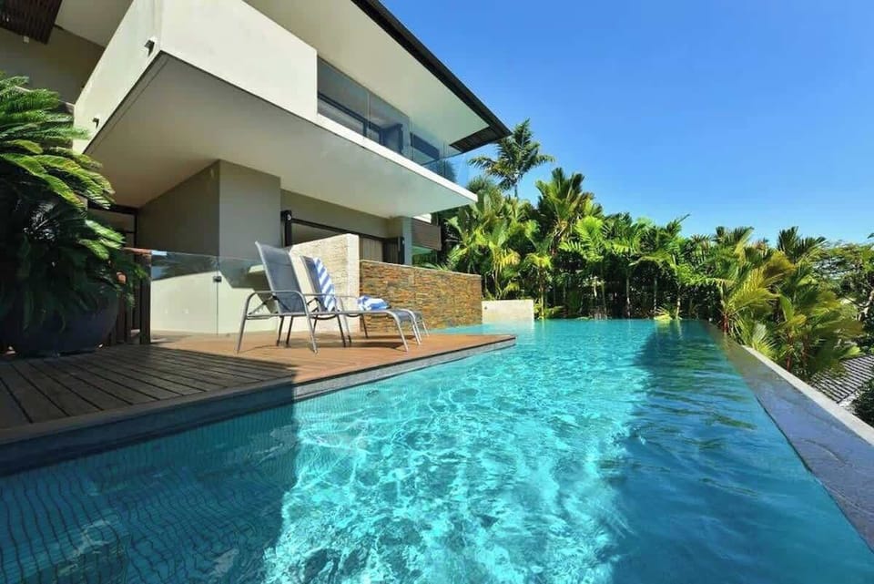 Soak up the Queensland sunshine poolside, with sun loungers encouraging you to lay out and read your favourite book.