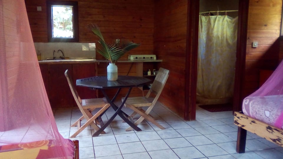 Traditional Cottage, 1 Bedroom, Private Bathroom, Mountain View | Free WiFi, bed sheets