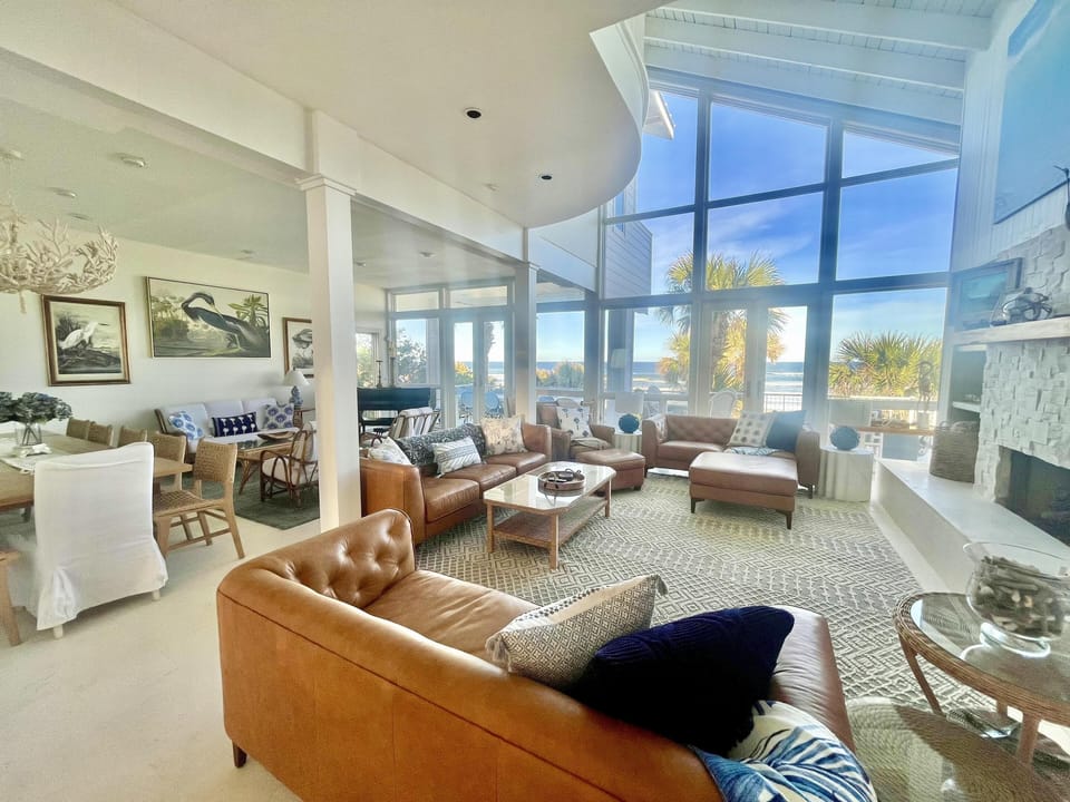 Panoramic Oceanviews from large gathering room .