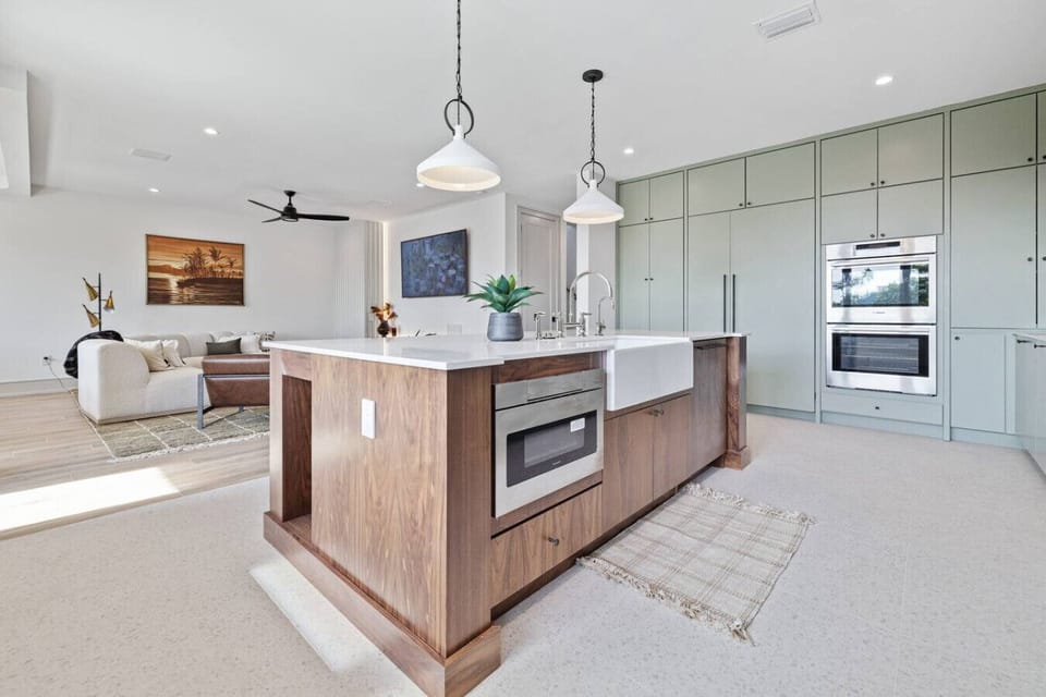 fully stocked, modern kitchen w/ breakfast bar
