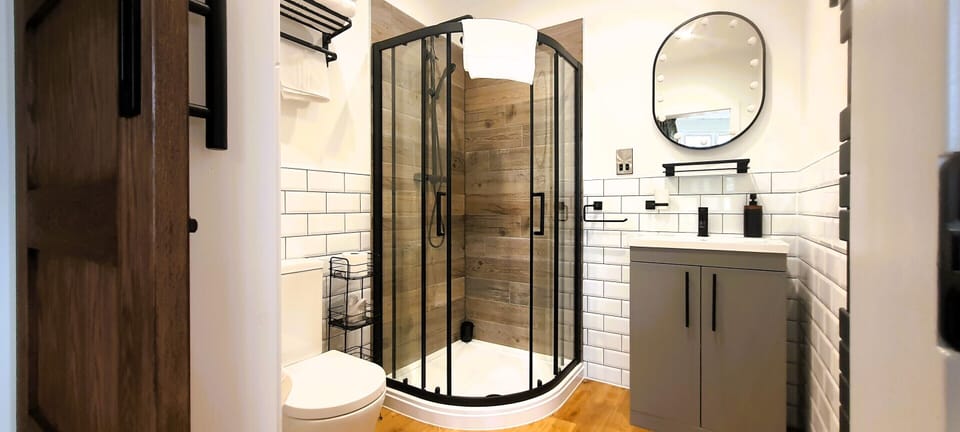 Deluxe Double Room, Ensuite (Room 9) | Bathroom