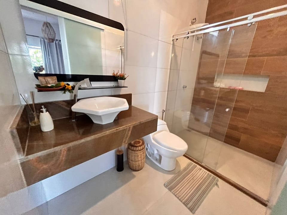 Comfort Studio Suite | Bathroom | Shower, rainfall showerhead, free toiletries, hair dryer
